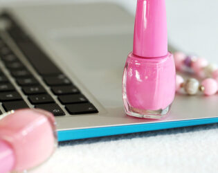 9 Dangerous Myths About Online Grooming & Predators